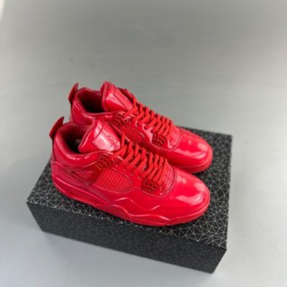 Athletic_Shoes
